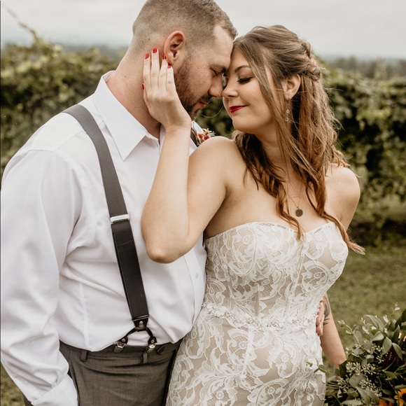 Wedding dress - Picture 8 of 12